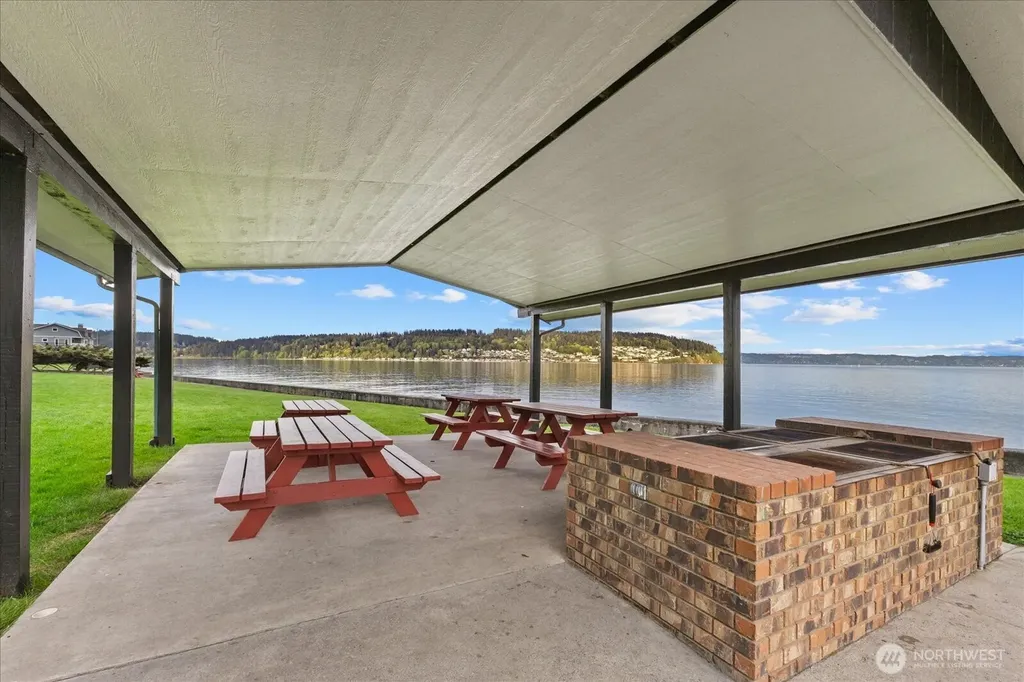 3697 Driftwood Drive Clinton WA 98236