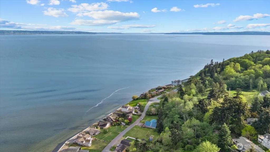 3697 Driftwood Drive Clinton WA 98236