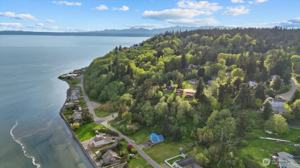 3697 Driftwood Drive Clinton WA 98236