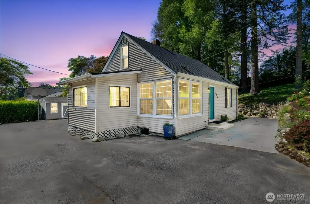 9827 22nd Avenue SW Seattle WA 98106