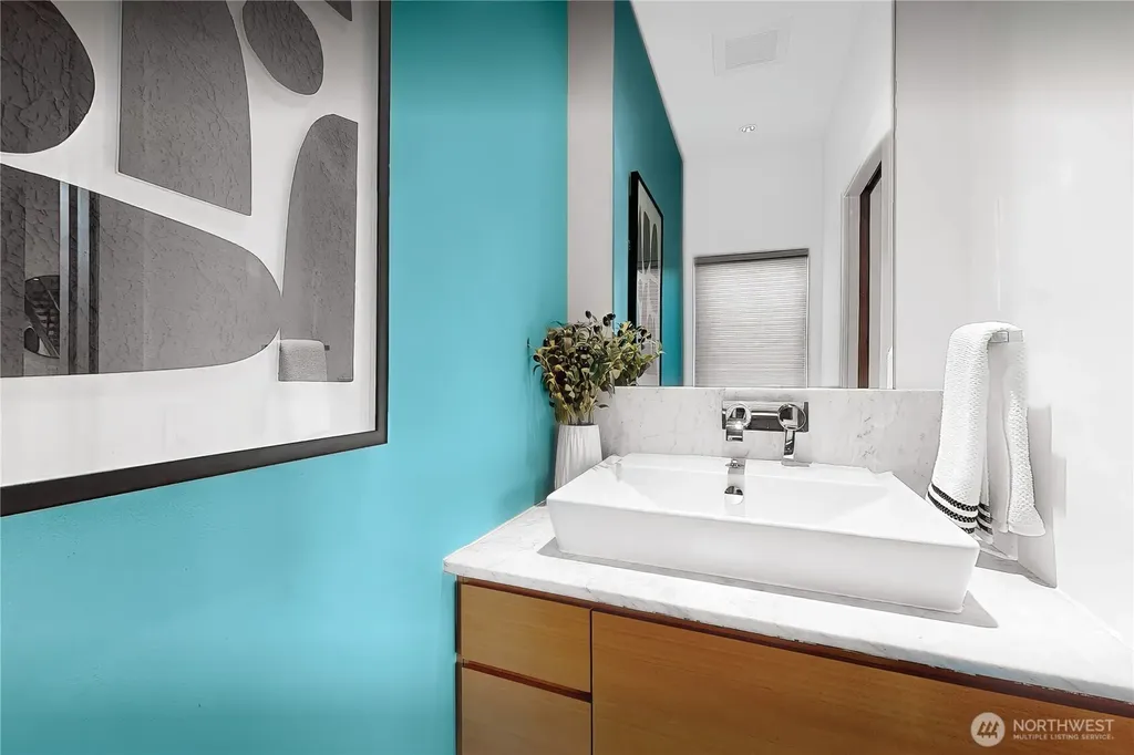 3451 10th Avenue W Seattle WA 98119