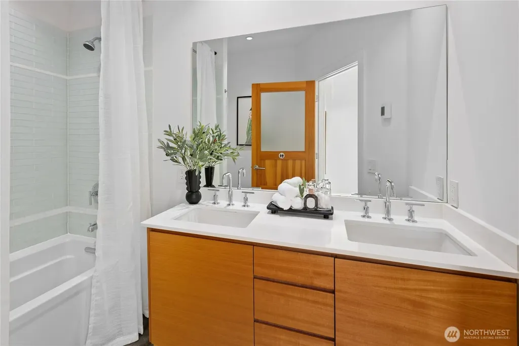 3451 10th Avenue W Seattle WA 98119