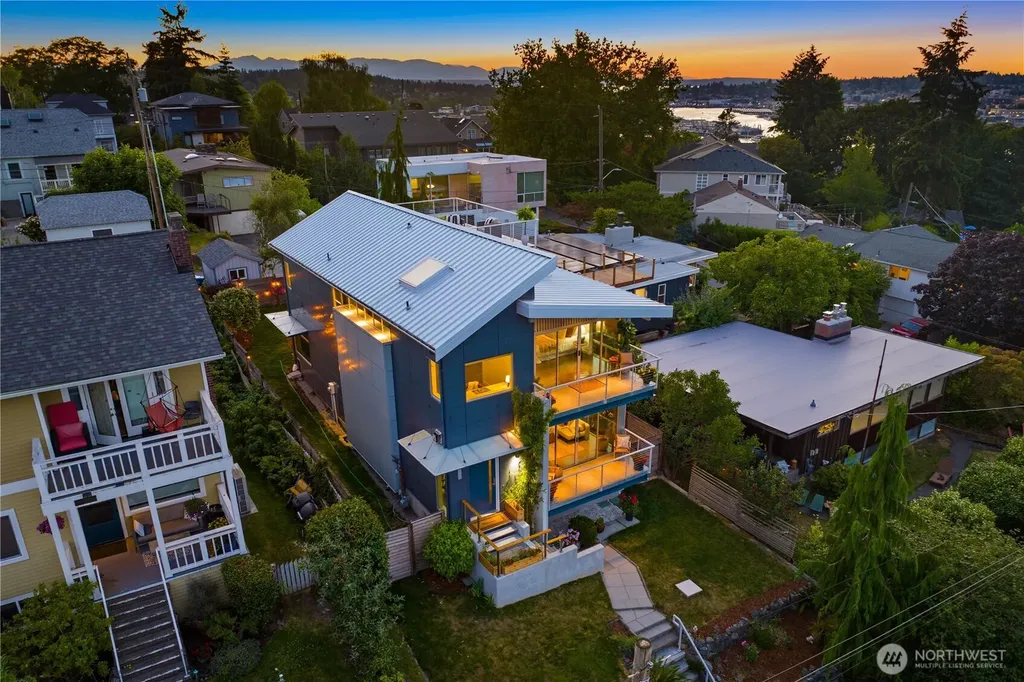 3451 10th Avenue W Seattle WA 98119