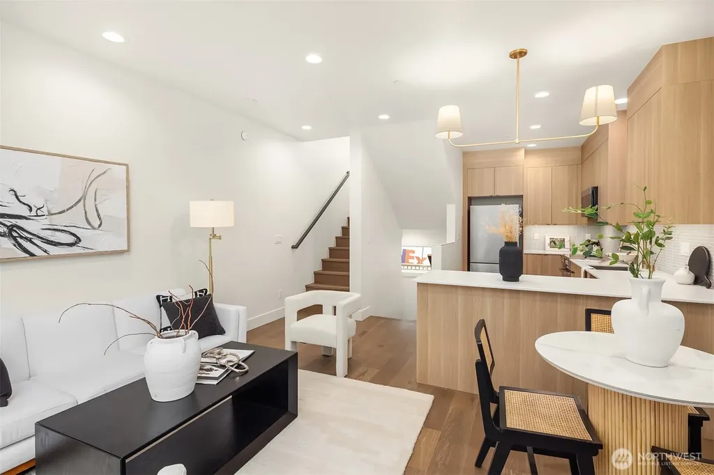 4419 2nd Avenue NE Seattle WA 98105