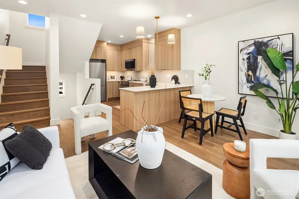 4419 2nd Avenue NE Seattle WA 98105
