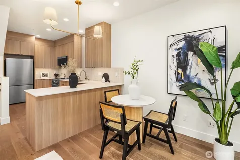 4419 2nd Avenue NE Seattle WA 98105