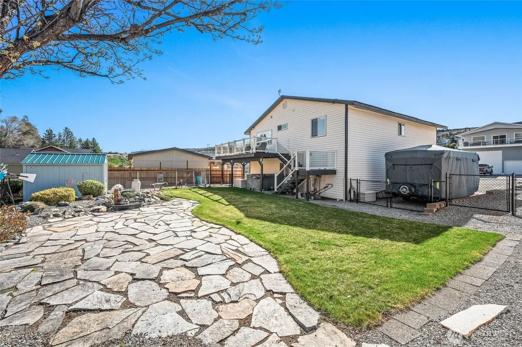 225 E Marine View Place Orondo WA 98843