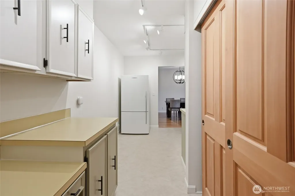 2565 Dexter Avenue N Seattle WA 98109