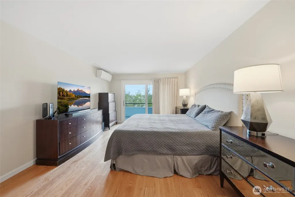2565 Dexter Avenue N Seattle WA 98109