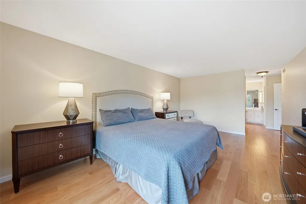 2565 Dexter Avenue N Seattle WA 98109