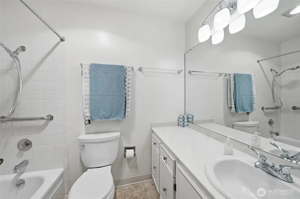 2565 Dexter Avenue N Seattle WA 98109