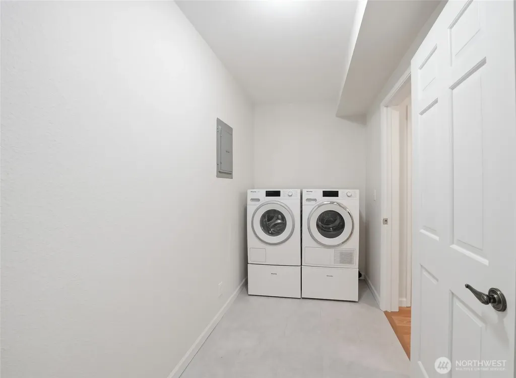 2565 Dexter Avenue N Seattle WA 98109