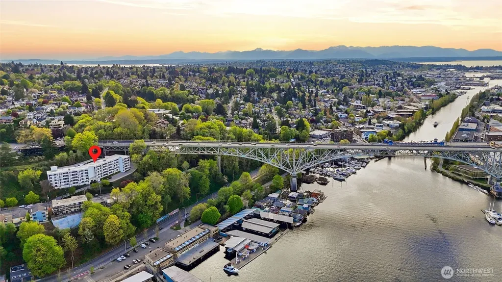 2565 Dexter Avenue N Seattle WA 98109