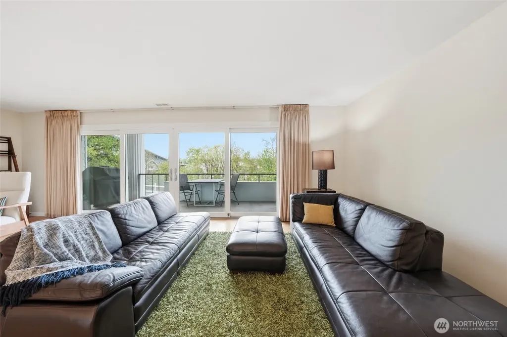 2565 Dexter Avenue N Seattle WA 98109