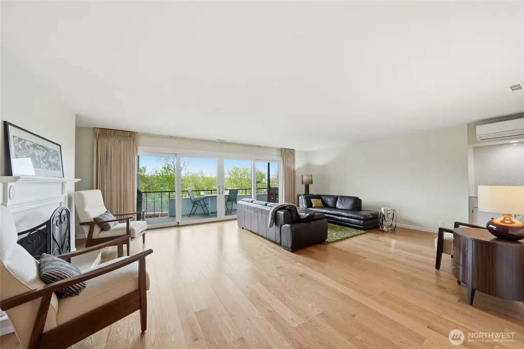 2565 Dexter Avenue N Seattle WA 98109