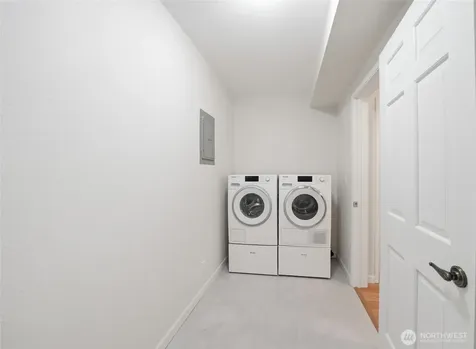 2565 Dexter Avenue N Seattle WA 98109