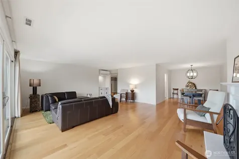 2565 Dexter Avenue N Seattle WA 98109