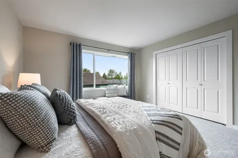 9725 10th Place SW Seattle WA 98106