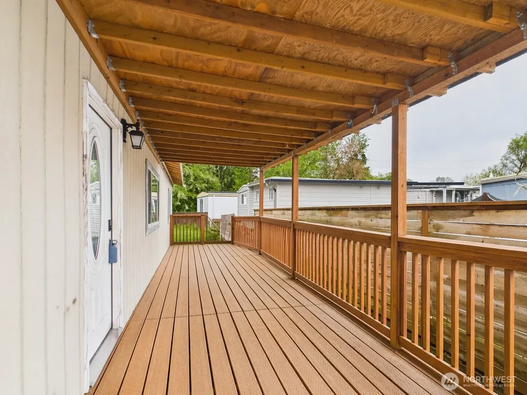 827 W Valley Highway Kent WA 98032