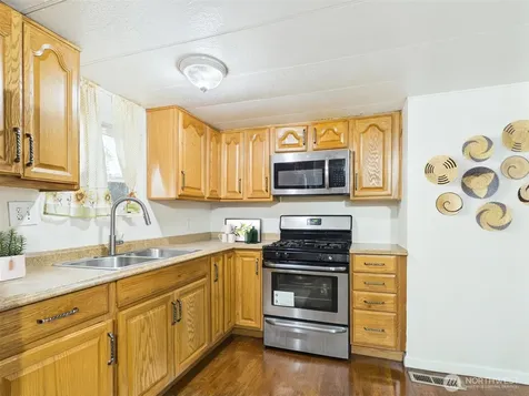 827 W Valley Highway Kent WA 98032