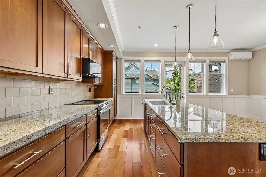 1078 NE High Street Issaquah WA 98029
