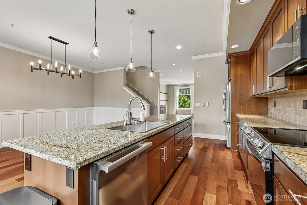 1078 NE High Street Issaquah WA 98029