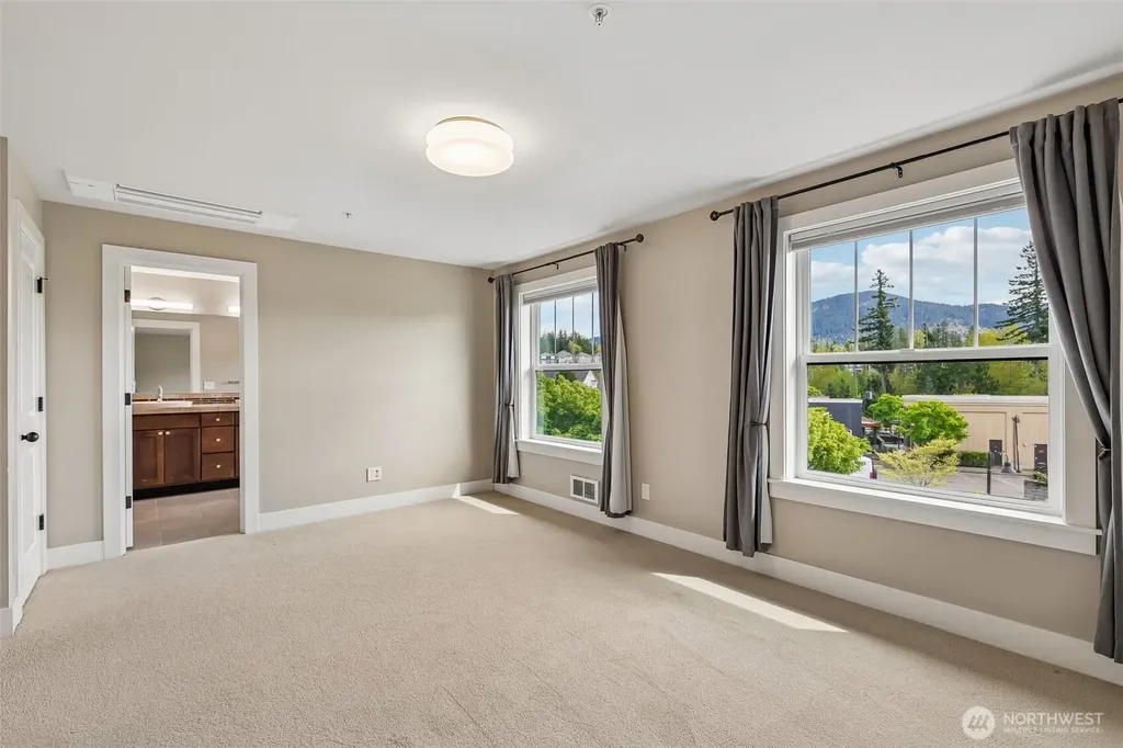 1078 NE High Street Issaquah WA 98029