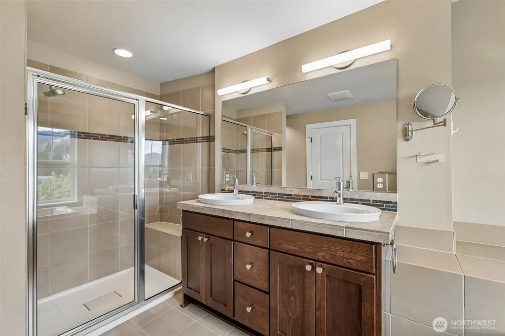 1078 NE High Street Issaquah WA 98029