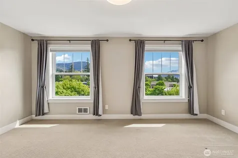 1078 NE High Street Issaquah WA 98029