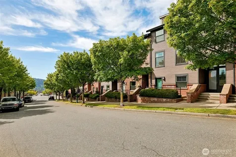 1078 NE High Street Issaquah WA 98029