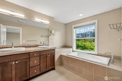 1078 NE High Street Issaquah WA 98029