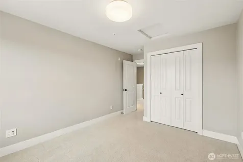 1078 NE High Street Issaquah WA 98029