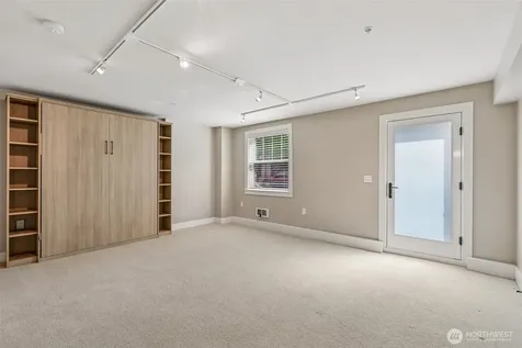 1078 NE High Street Issaquah WA 98029
