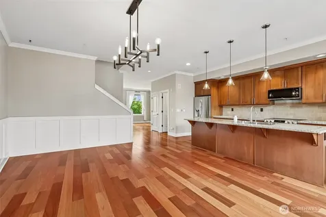 1078 NE High Street Issaquah WA 98029
