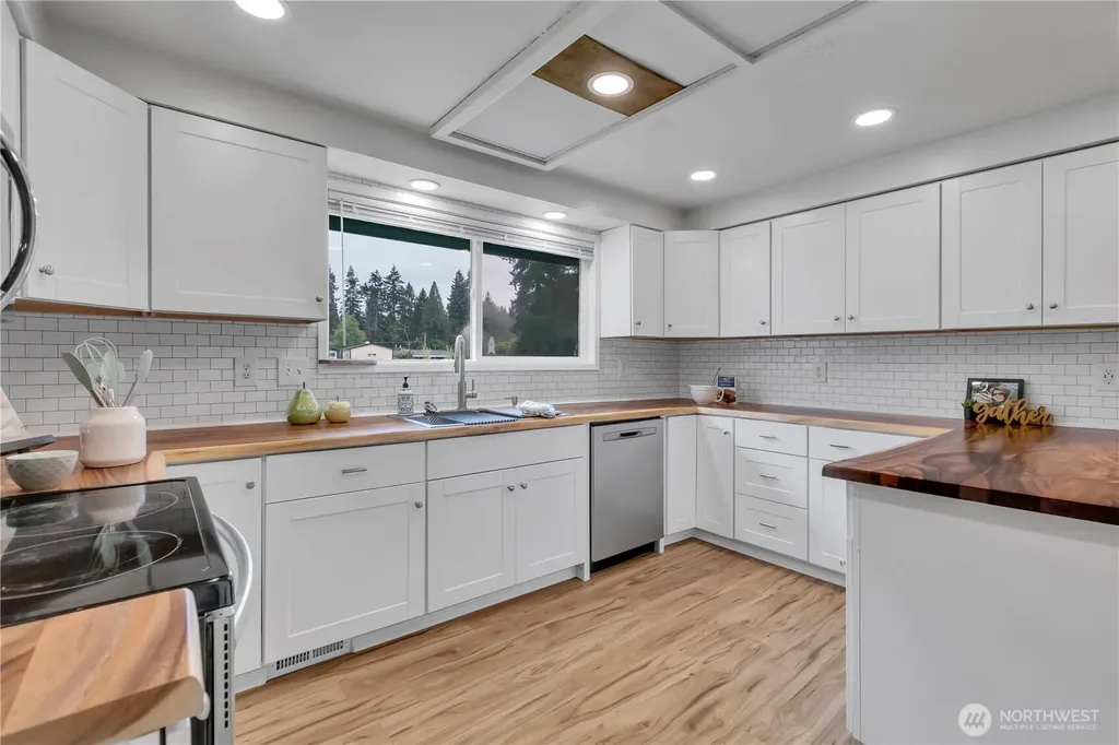 6932 Foster Drive SW Olympia WA 98512