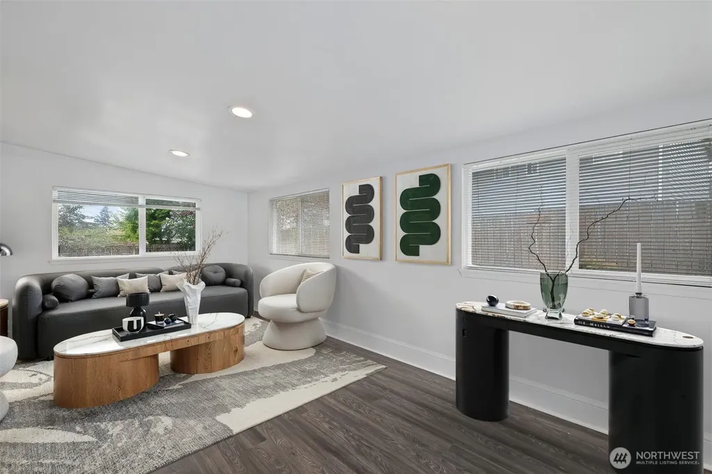 914 S 30th Place Renton WA 98055