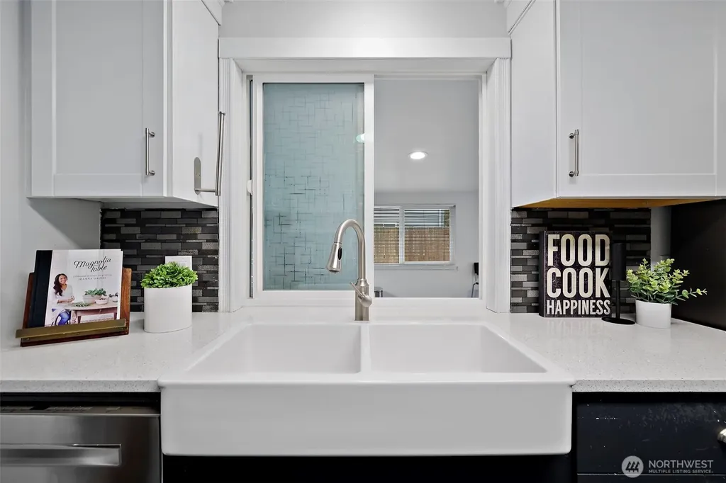 914 S 30th Place Renton WA 98055