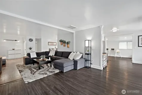 914 S 30th Place Renton WA 98055