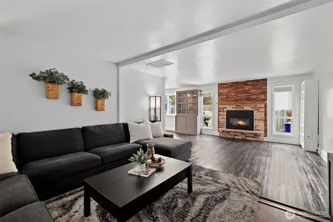914 S 30th Place Renton WA 98055