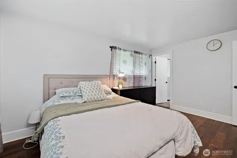 914 S 30th Place Renton WA 98055