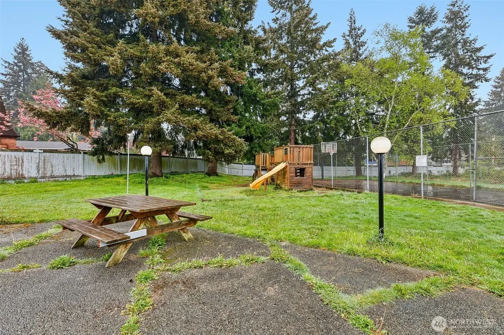 8823 Holly Drive Everett WA 98208