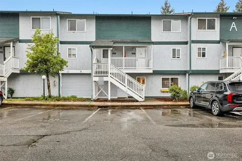 8823 Holly Drive Everett WA 98208