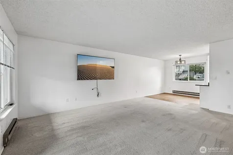 8823 Holly Drive Everett WA 98208
