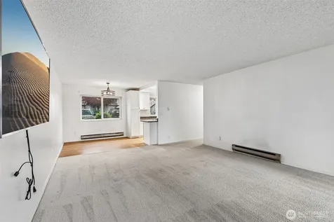 8823 Holly Drive Everett WA 98208