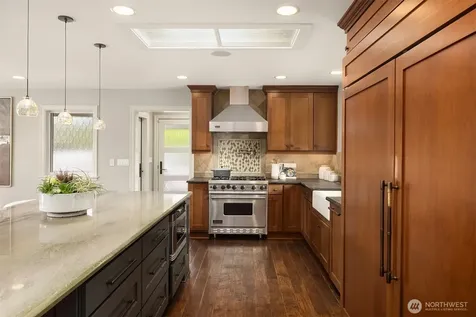 61 Cascade Key Bellevue WA 98006