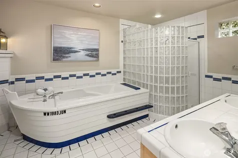 61 Cascade Key Bellevue WA 98006