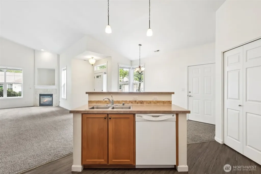 24202 224th Ave SE Maple Valley WA 98038