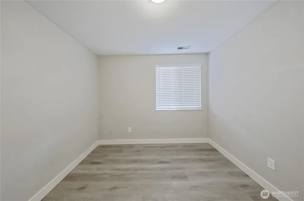 1021 30th Street NE Auburn WA 98002