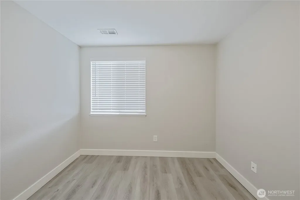 1021 30th Street NE Auburn WA 98002