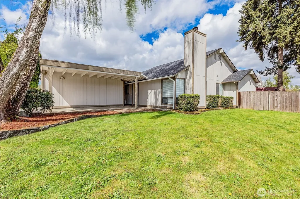 1021 30th Street NE Auburn WA 98002